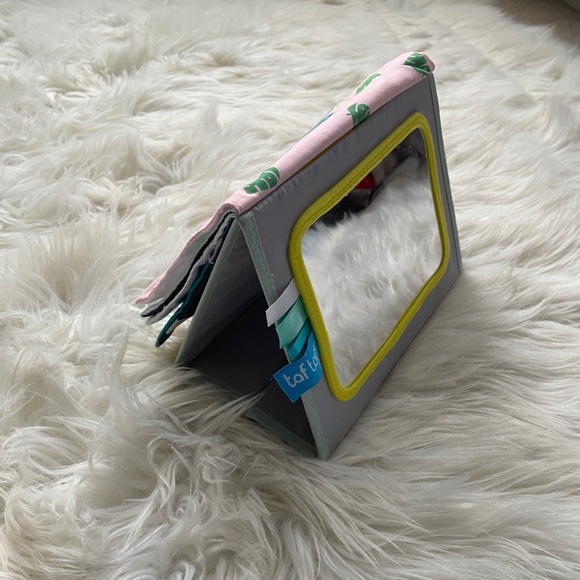 Tummy time high contrast baby book/ mirror - Picture 1 of 10